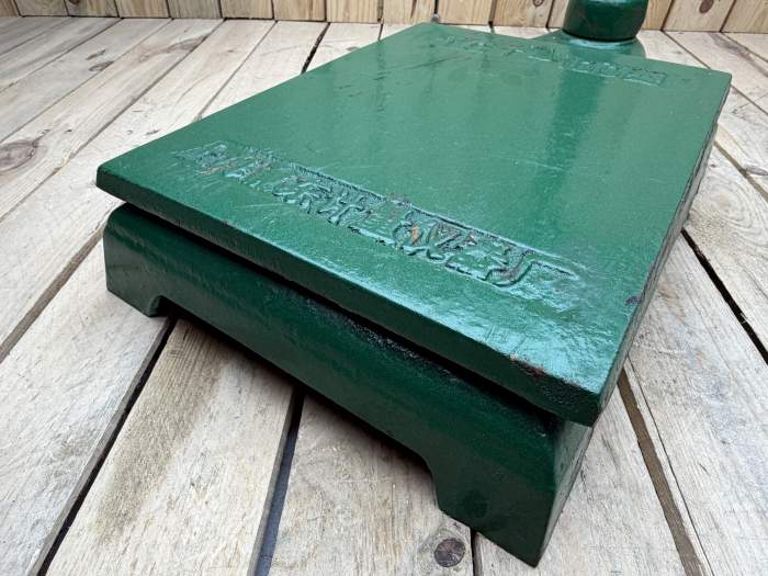 BASCULA ANTIGUA HIERRO COLADO VERDE 100KG