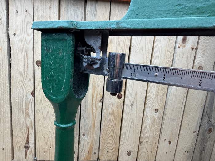 BASCULA ANTIGUA HIERRO COLADO VERDE 100KG