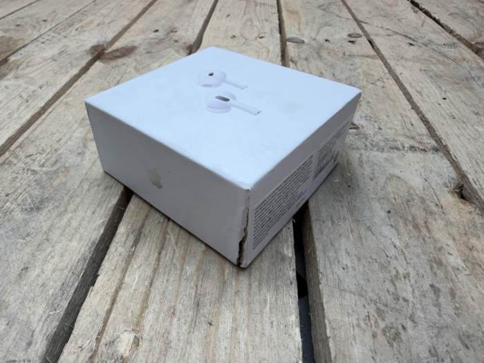 CAJA CON CABLE AIRPODS PRO 2 ORIGINAL