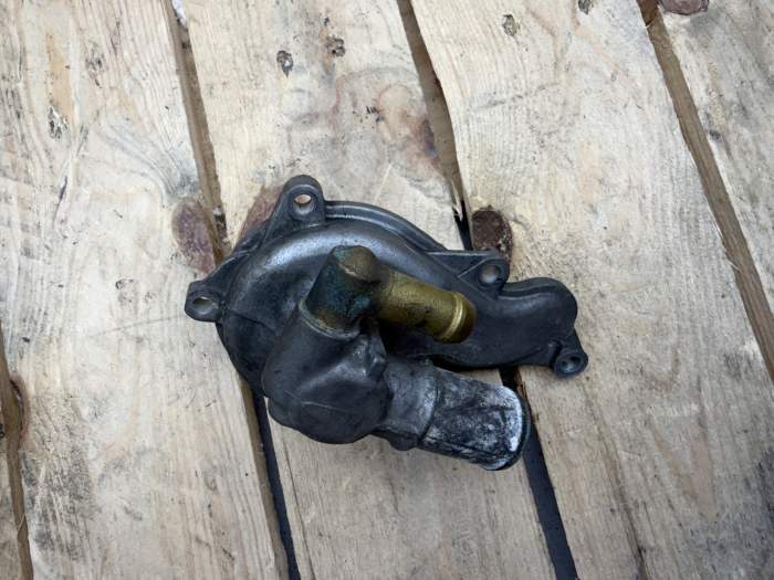 TAPA BOMBA DE AGUA PIAGGIO BV350