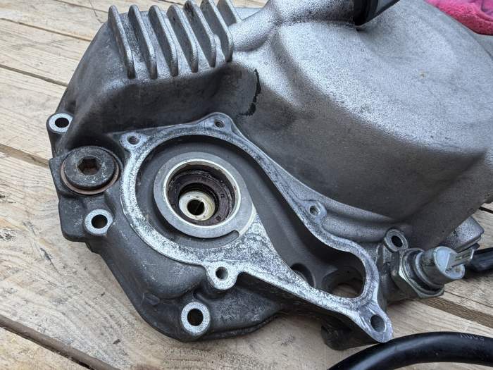 TAPA MOTOR IZQ. CON ESTATOR PIAGGIO BV350