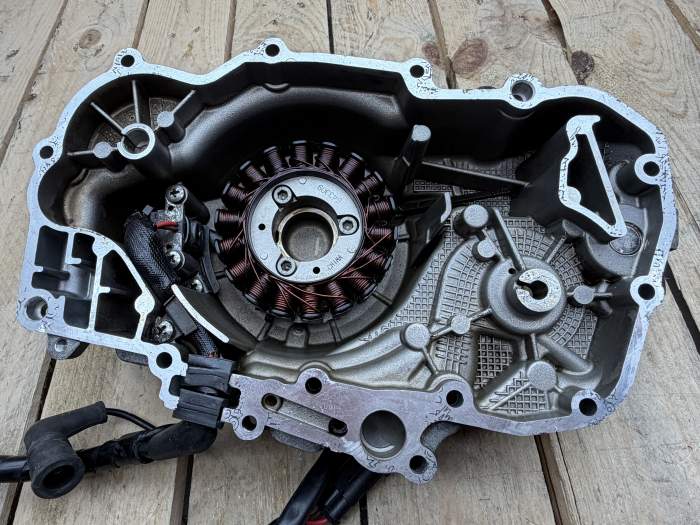 TAPA MOTOR IZQ. CON ESTATOR PIAGGIO BV350