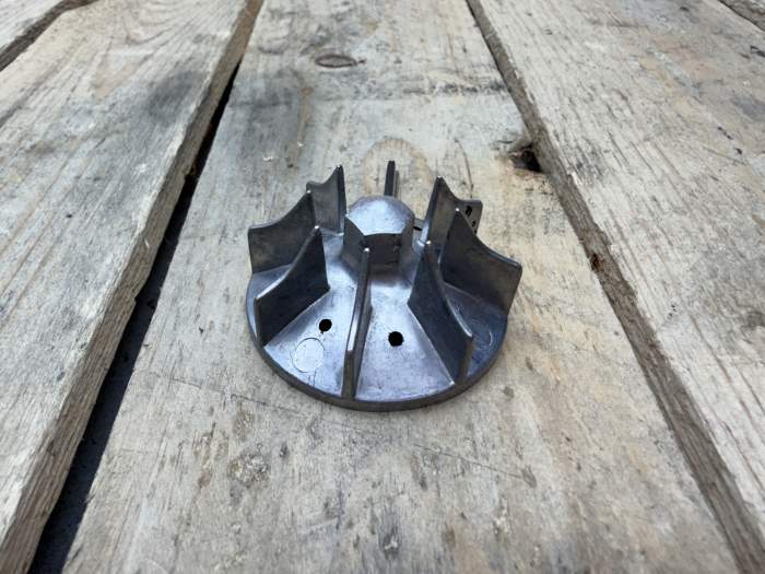 GIRANTE BOMBA AGUA PIAGGIO BEVERLY 350