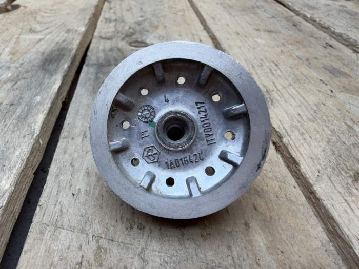GIRANTE BOMBA AGUA PIAGGIO BEVERLY 350