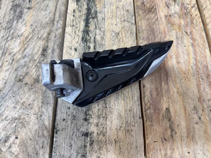 ESTRIBERA IZQUIERDA HONDA SH MODE 125 2019