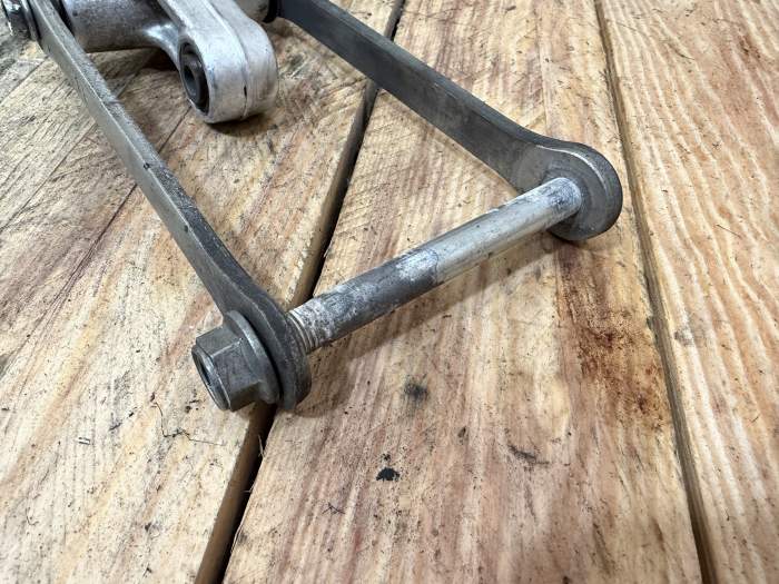 BIELETA SUSPENSION TRAS. SUZUKI BANDIT 650 2006