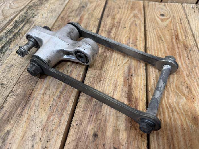 BIELETA SUSPENSION TRAS. SUZUKI BANDIT 650 2006