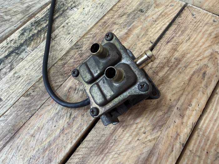 VALVULA REGULACION GASES SUZUKI BANDIT 650 2006