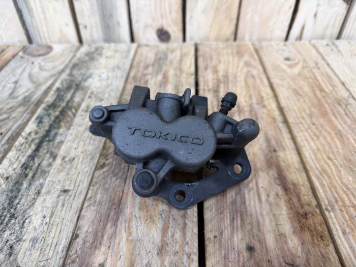 PINZA DE FRENO DERECHA SUZUKI BANDIT 650 2006