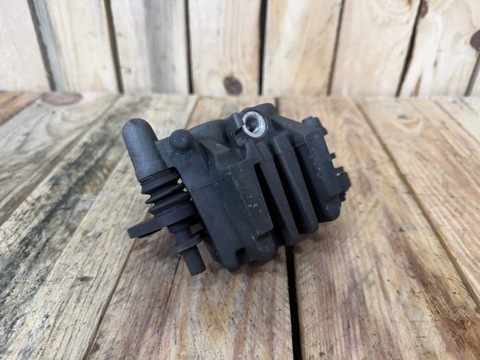 PINZA DE FRENO DERECHA SUZUKI BANDIT 650 2006