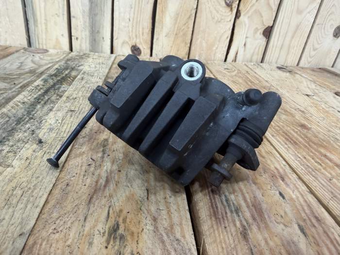 PINZA DE FRENO IZQUIERDA SUZUKI BANDIT 650 2006