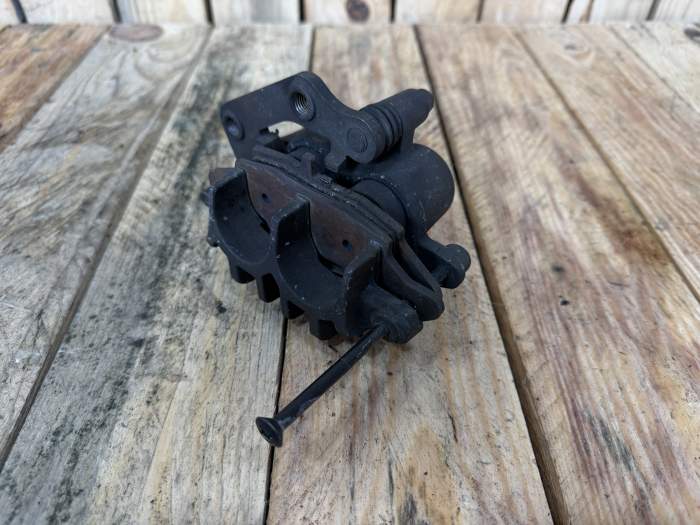 PINZA DE FRENO IZQUIERDA SUZUKI BANDIT 650 2006