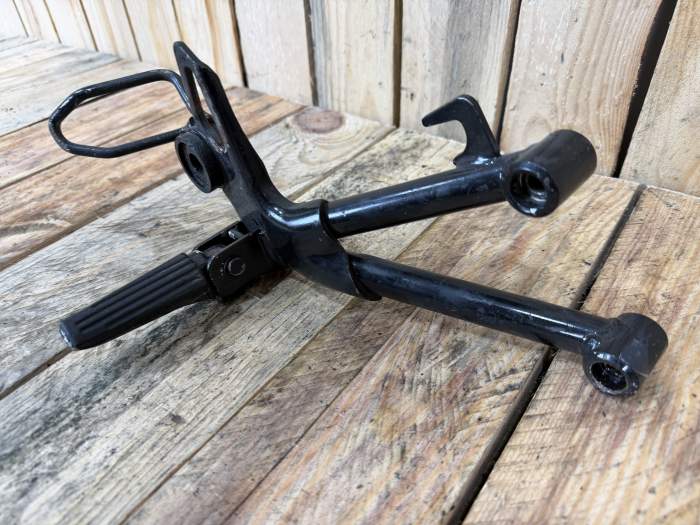 ESTRIBERA TRAS. DERECHA SUZUKI BANDIT 650 2006