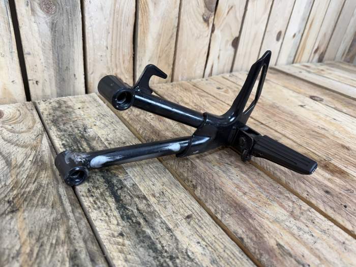 ESTRIBERA TRAS. IZQUIERDA SUZUKI BANDIT 650 2006