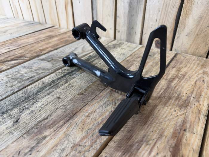 ESTRIBERA TRAS. IZQUIERDA SUZUKI BANDIT 650 2006