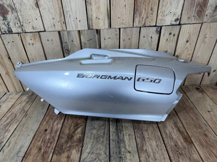 TAPA TRASERA IZQUIERDA SUZUKI BURGMAN 650 2003