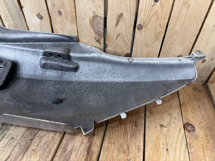 TAPA TRASERA IZQUIERDA SUZUKI BURGMAN 650 2003