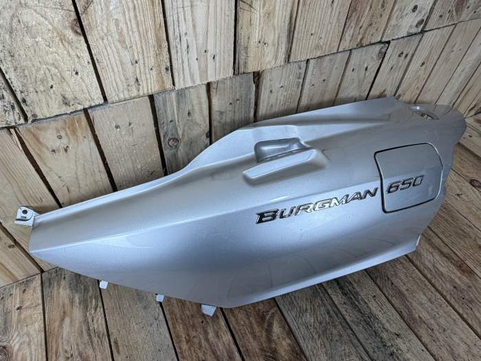 TAPA TRASERA IZQUIERDA SUZUKI BURGMAN 650 2003