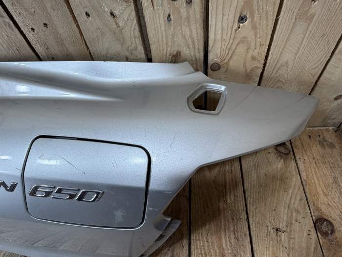 TAPA TRASERA IZQUIERDA SUZUKI BURGMAN 650 2003