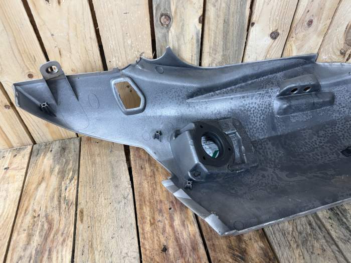 TAPA TRASERA IZQUIERDA SUZUKI BURGMAN 650 2003