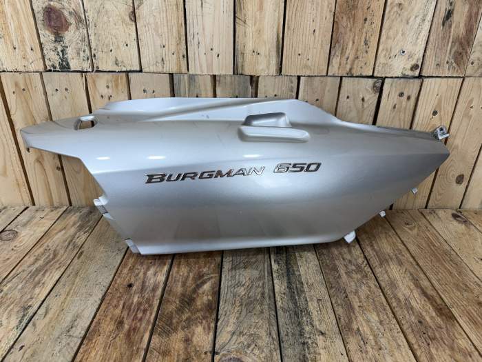 TAPA TRASERA DERECHA SUZUKI BURGMAN 650 2003