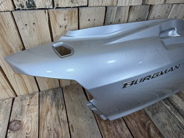 TAPA TRASERA DERECHA SUZUKI BURGMAN 650 2003