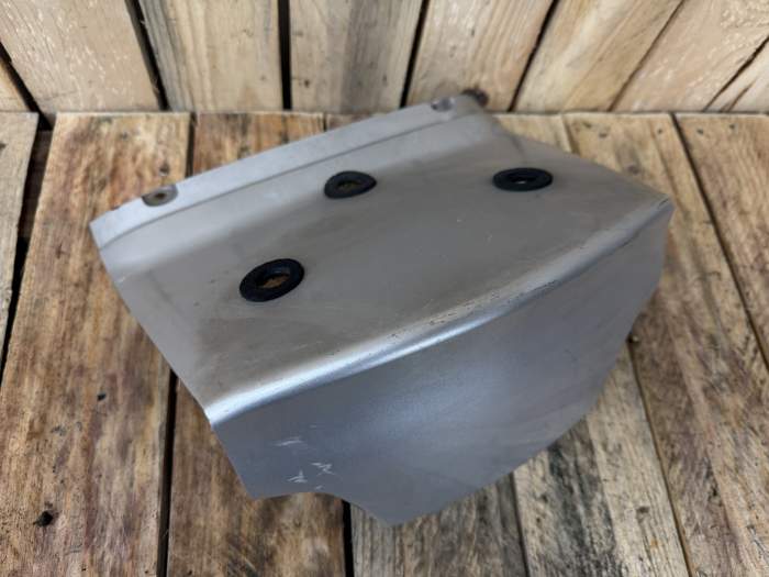 TAPA CHASIS CENTRAL SUZUKI BURGMAN 650 2003