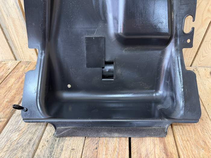 TAPA DEPOSITO INFERIOR SUZUKI BURGMAN 650 2003