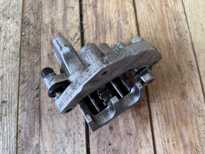 PINZA TRASERA SUZUKI BURGMAN 650 2003