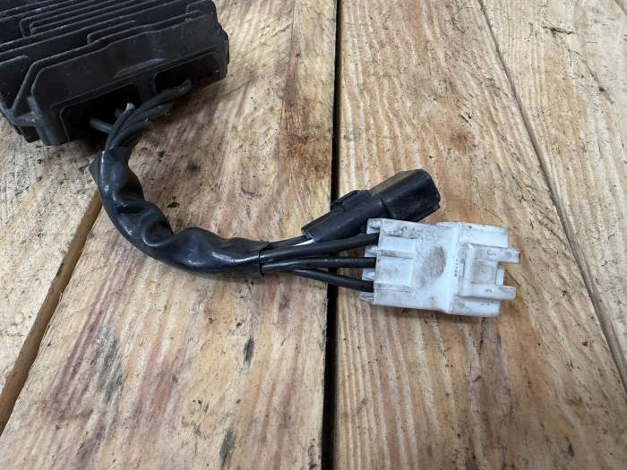 REGULADOR DE VOLTAJE SUZUKI BURGMAN 650 2003