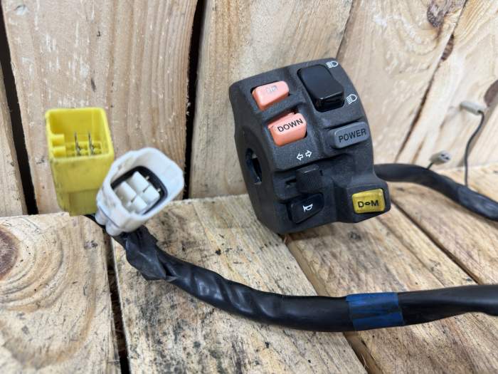 PIÑA LUCES IZQUIERDA SUZUKI BURGMAN 650 2003 - QrBox.es