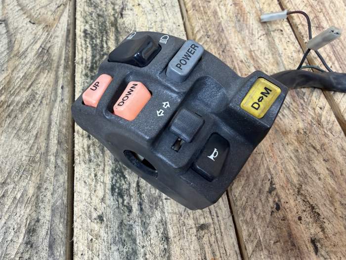 PIÑA LUCES IZQUIERDA SUZUKI BURGMAN 650 2003 - QrBox.es