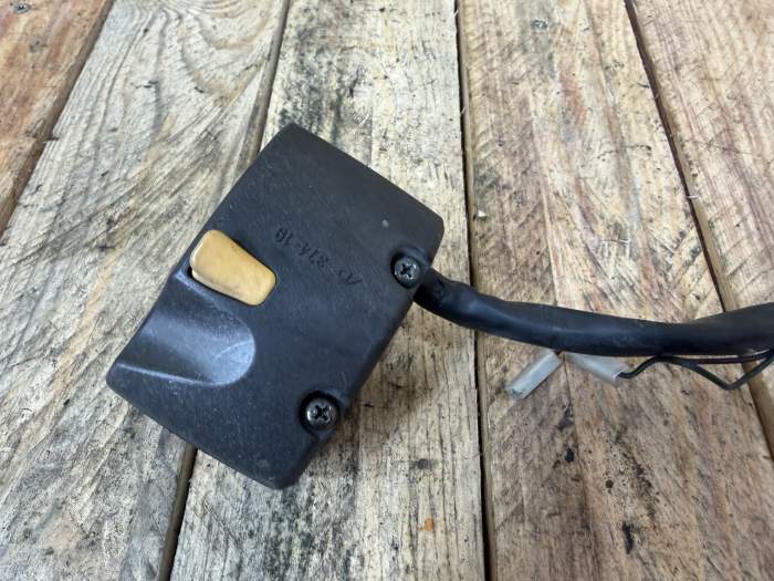 PIÑA LUCES IZQUIERDA SUZUKI BURGMAN 650 2003 - QrBox.es