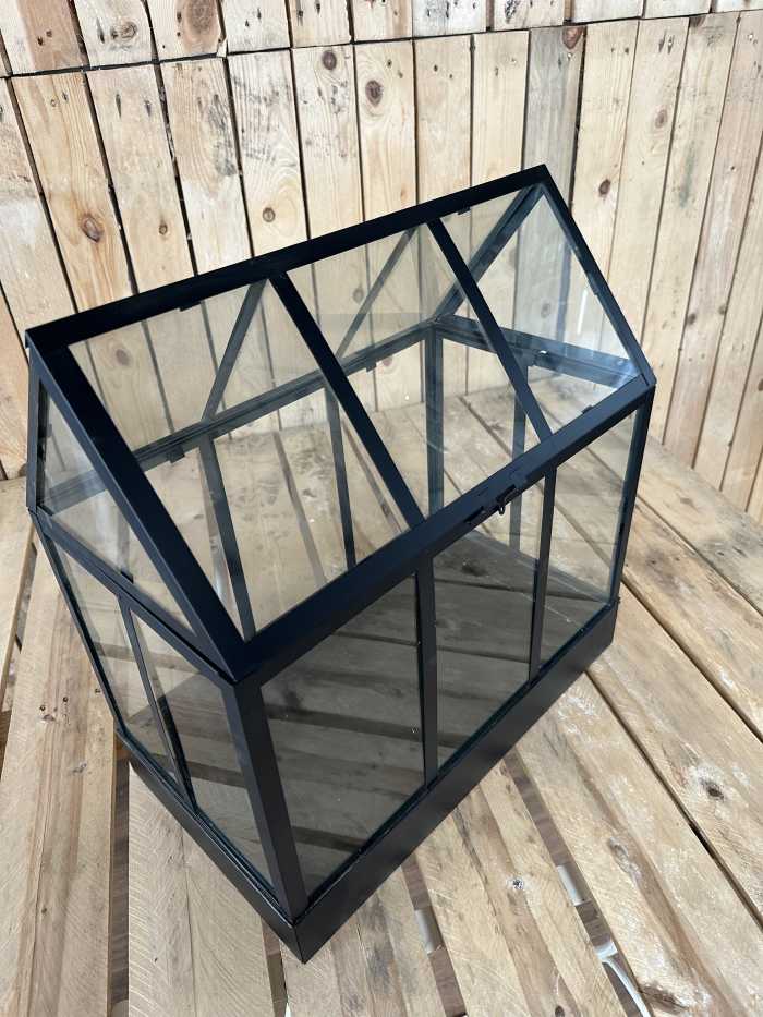CASA PEQUEÑA PARA PLANTAS Y FLORES NEGRA - QrBox.es