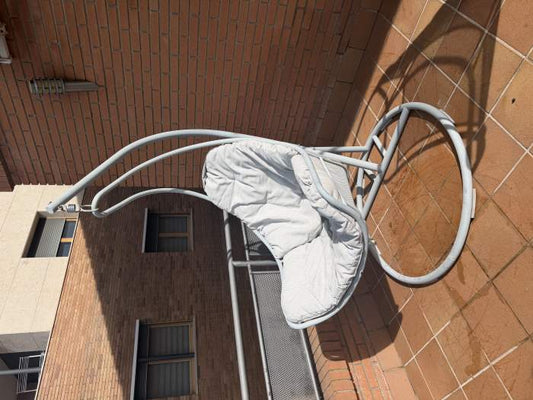 SILLA HUEVO COLGANTE GRIS CON COJÍN - QrBox.es