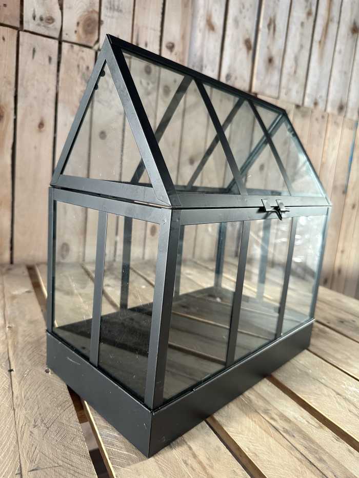 CASA PEQUEÑA PARA PLANTAS Y FLORES NEGRA - QrBox.es
