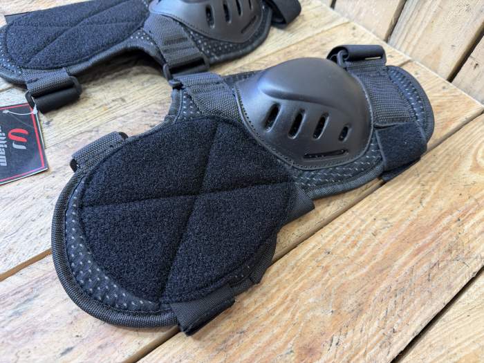 RODILLERAS CON VELCRO DESLIZADERAS - QrBox.es