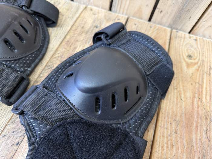 RODILLERAS CON VELCRO DESLIZADERAS - QrBox.es