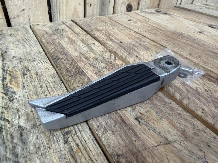 ESTRIBERA IZQUIERDA KYMCO XCITING 500 09-12 - QrBox.es