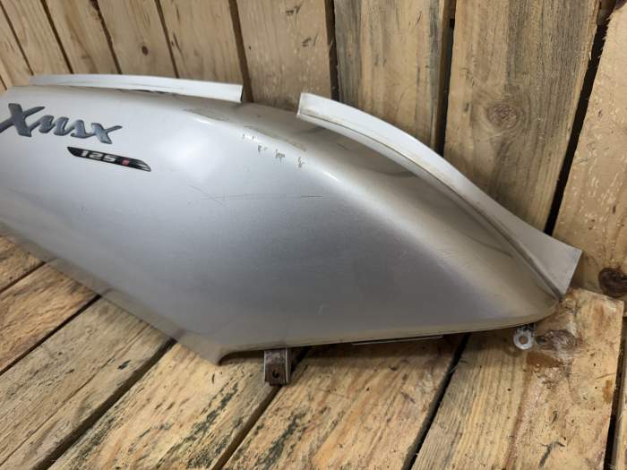 TAPA TRASERA DCHA. GRIS YAMAHA XMAX 125 06-09