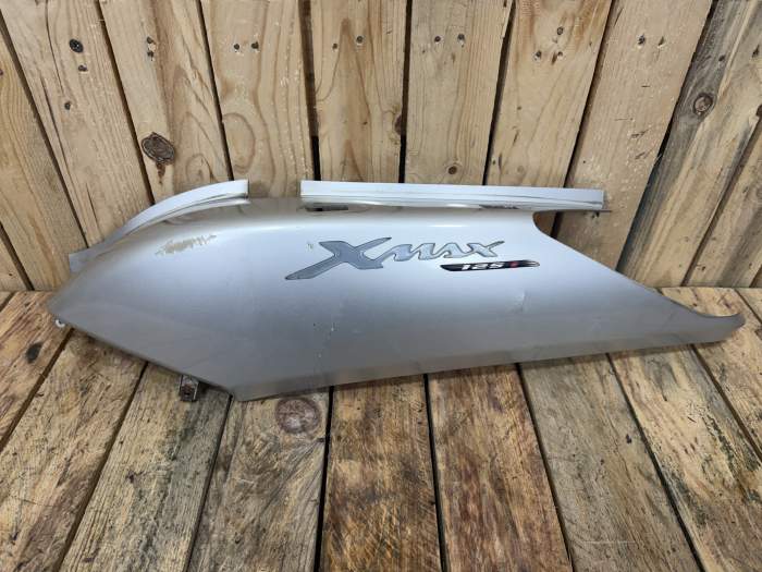 TAPA TRASERA IZQ. GRIS YAMAHA XMAX 125 06-09