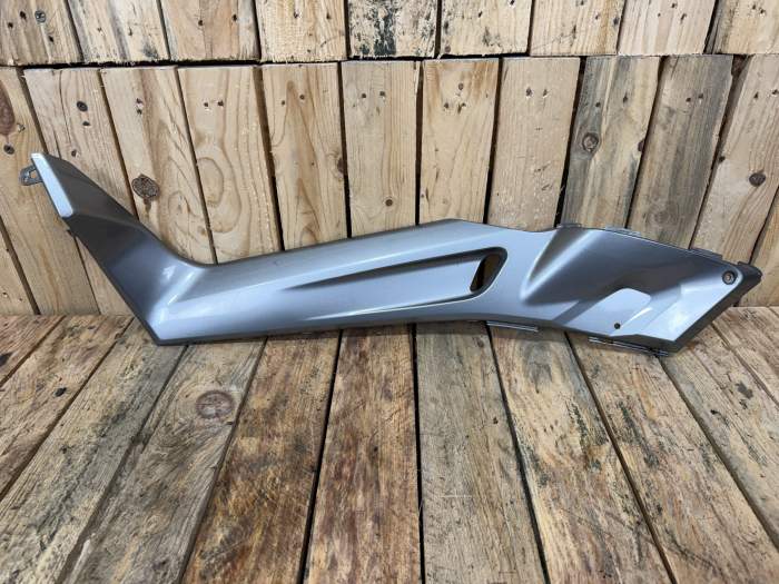 TAPA LATERAL IZQUIERDA YAMAHA XMAX 125 06-09 2