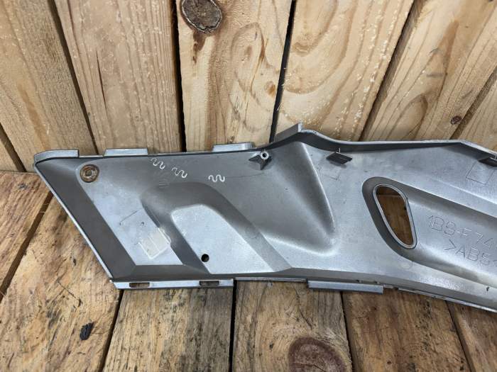 TAPA LATERAL IZQUIERDA YAMAHA XMAX 125 06-09 2