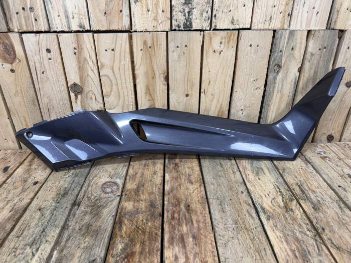 TAPA LATERAL DERECHA YAMAHA XMAX 125 06-09 1
