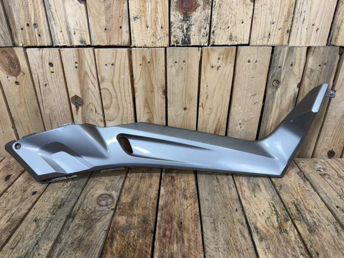 TAPA LATERAL DERECHA YAMAHA XMAX 125 06-09 2