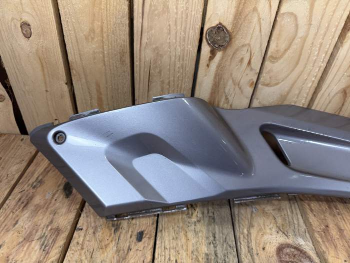 TAPA LATERAL DERECHA YAMAHA XMAX 125 06-09 3