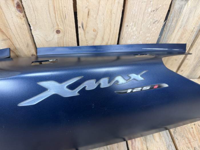 TAPA TRASERA IZQ. YAMAHA XMAX 125 06-09
