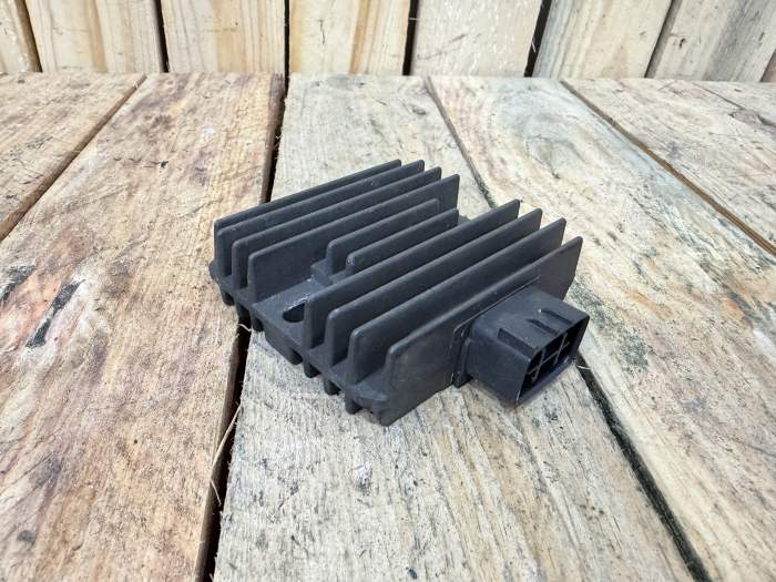 REGULADOR DE VOLTAJE YAMAHA XMAX 125 06-09