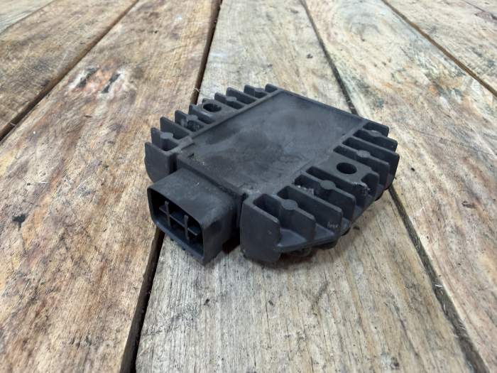 REGULADOR DE VOLTAJE YAMAHA XMAX 125 06-09 3