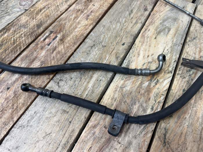 LATIGUILLOS FRENO TRASERO YAMAHA XMAX 125 06-09 - QrBox.es